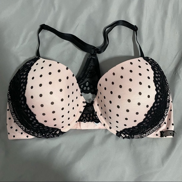 Bras - Picture 2 of 9